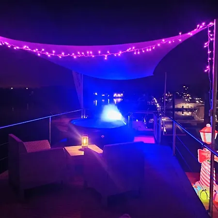 Hotel na wodzie Neon Bigigio House Boat