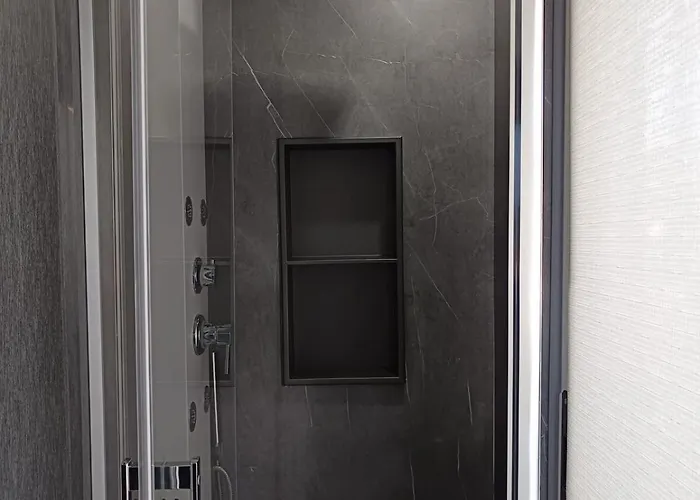 Neon Bigigio House Boat Hotel na wodzie