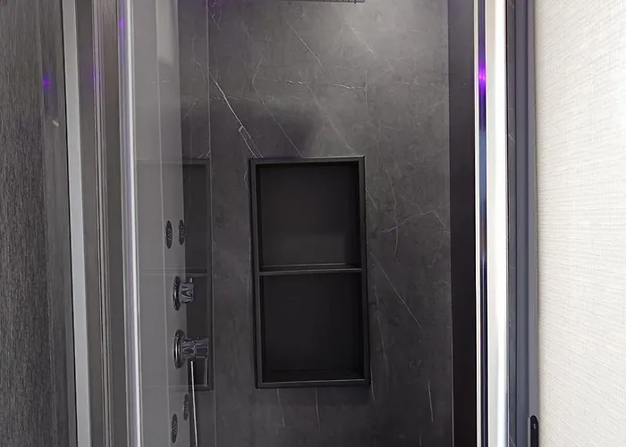 Neon Bigigio House Boat Hotel na wodzie