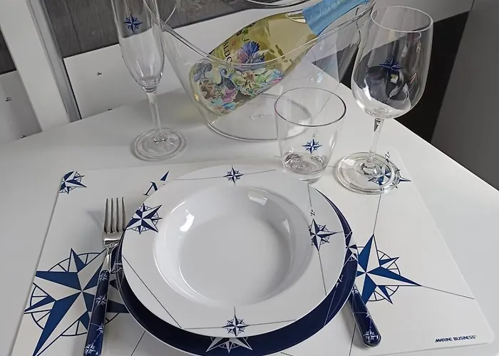 Neon Bigigio House Boat Hotel na wodzie *