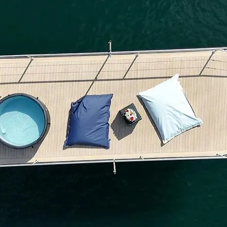 Neon Bigigio House Boat 보트호텔 *