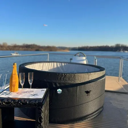 Neon Bigigio House Boat