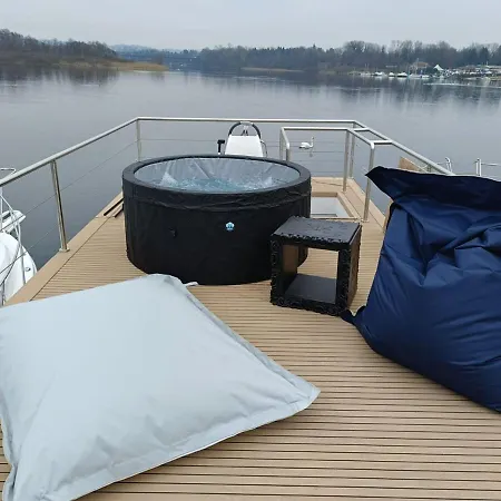 Neon Bigigio House Boat Botel