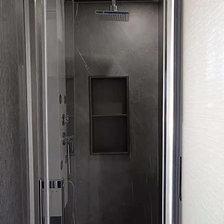 Neon Bigigio House Boat Botel