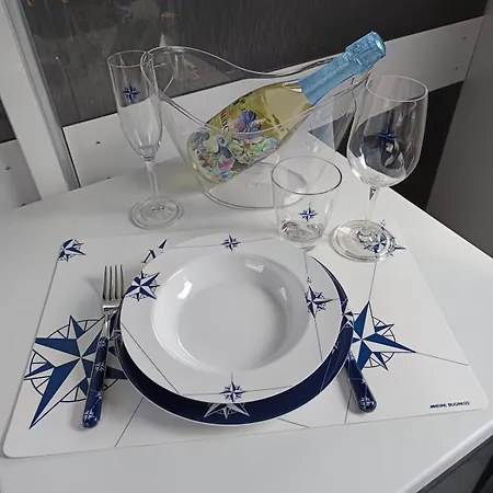 Neon Bigigio House Boat 船屋 *