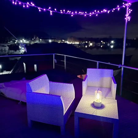 Neon Bigigio House Boat * Lisanza
