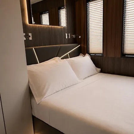 보트호텔 Neon Bigigio House Boat