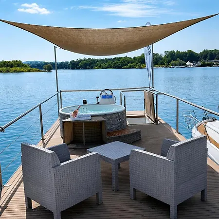 Neon Bigigio House Boat *