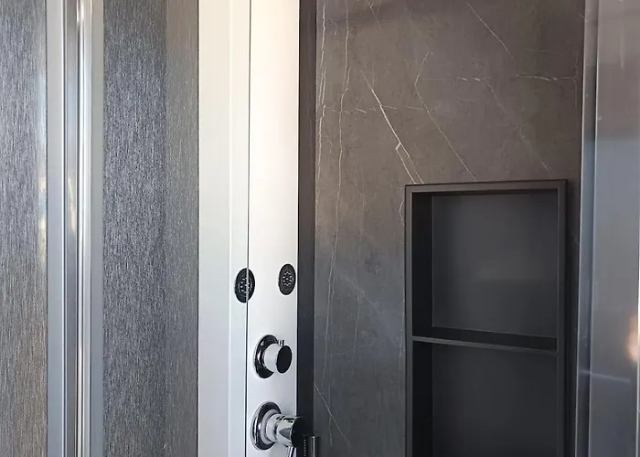 Neon Bigigio House Boat * Lisanza