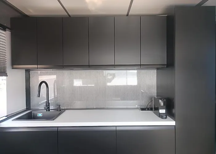 Neon Bigigio House Boat *