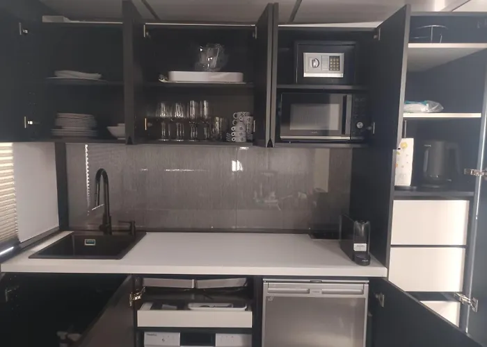 Neon Bigigio House Boat 보트호텔 Lisanza