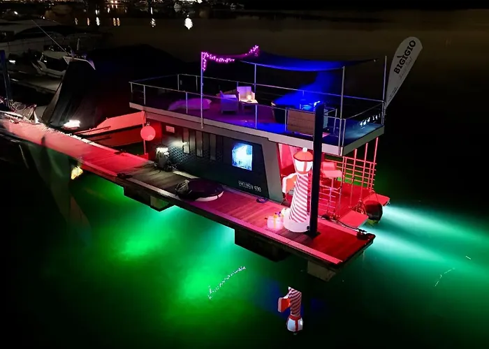 Neon Bigigio House Boat 보트호텔 Lisanza