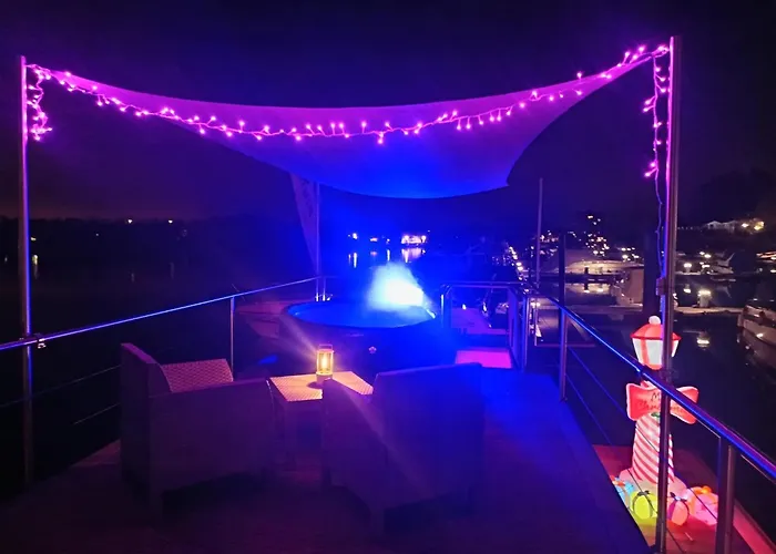 보트호텔 Neon Bigigio House Boat