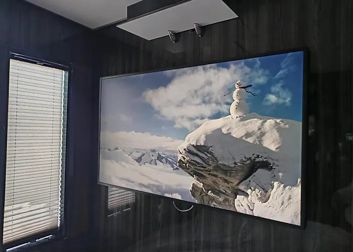 Botel Neon Bigigio House Boat