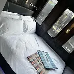 Neon Bigigio House Boat بوتيل Lisanza