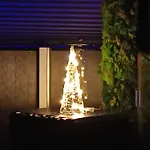 بوتيل Neon Bigigio House Boat *