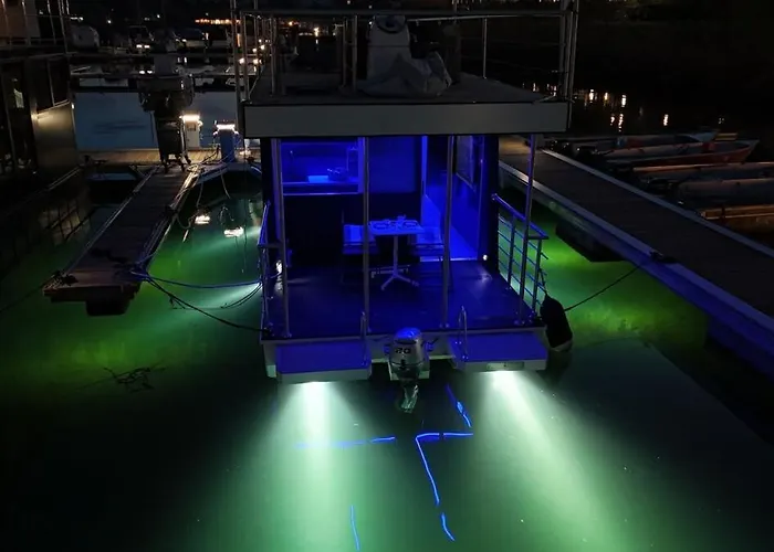 Bådhotel Neon Bigigio House Boat Lisanza