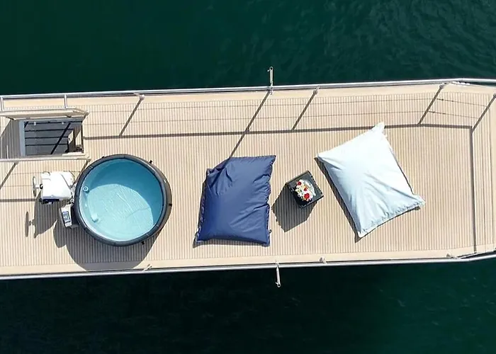 Neon Bigigio House Boat * Lisanza