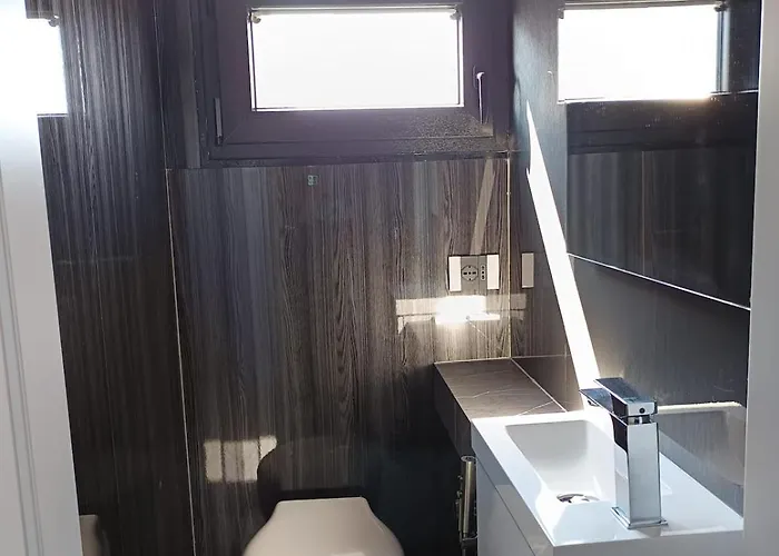 Neon Bigigio House Boat * Lisanza